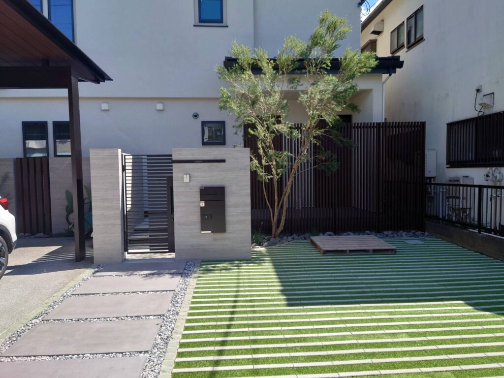 YKKの大賞に受賞した庭の施工後の門周りの写真