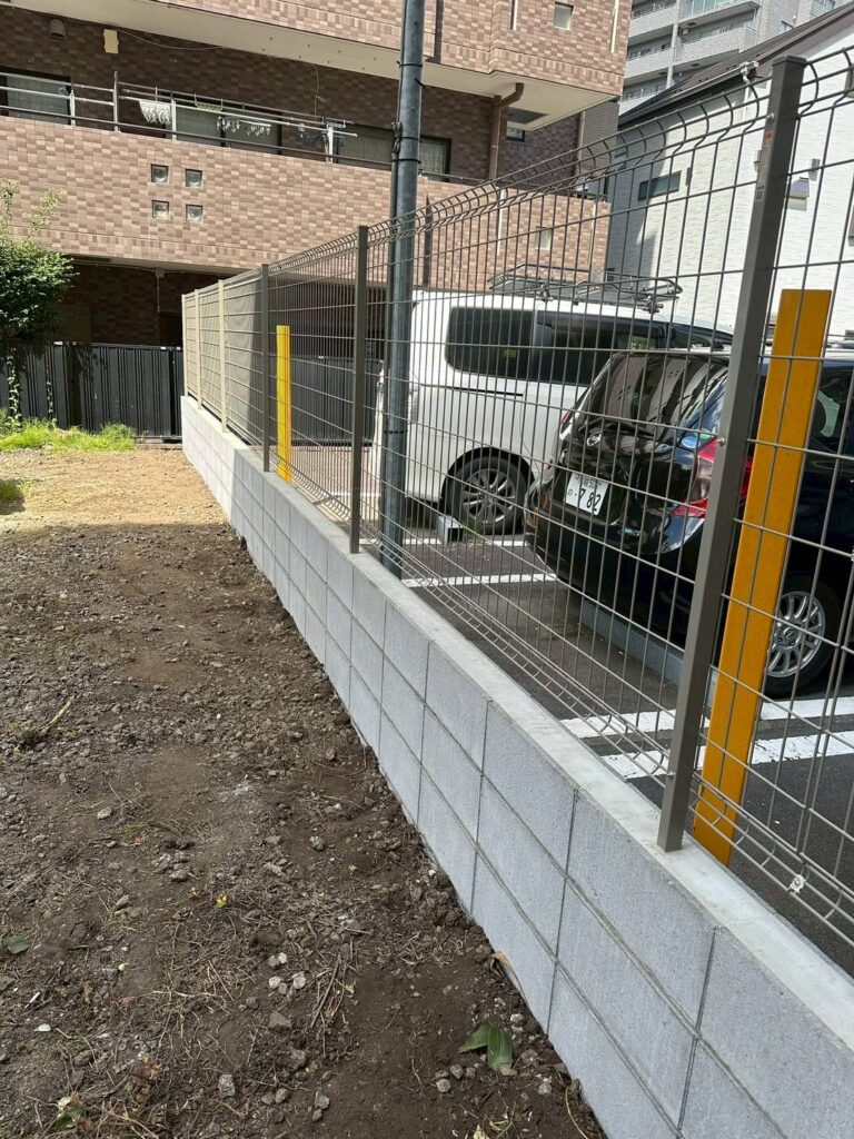 フェンスとブロック塀の施工完了後の写真1