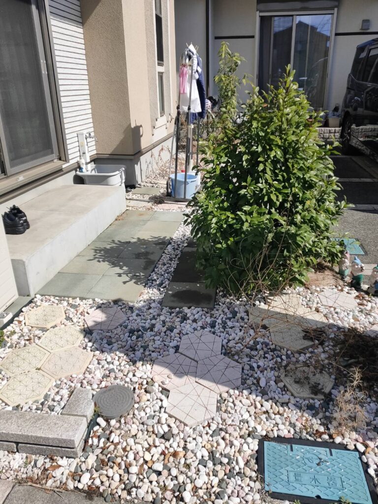 施工前の砂利敷のお庭1