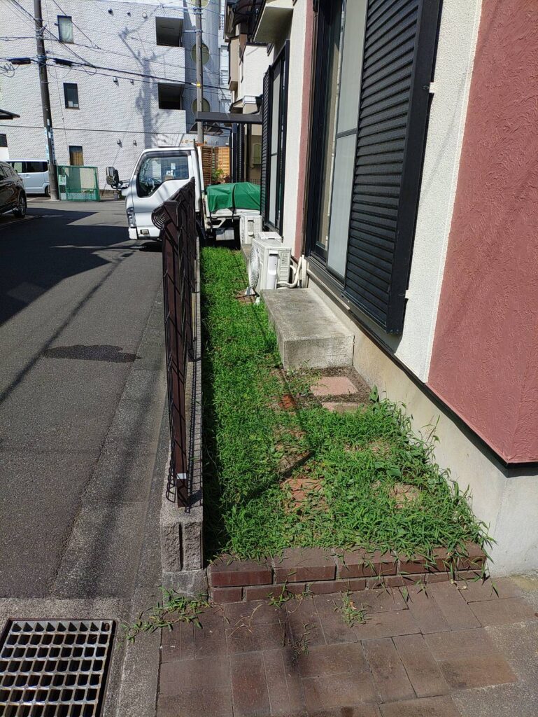 相模原市で化粧砂利の工事前の写真