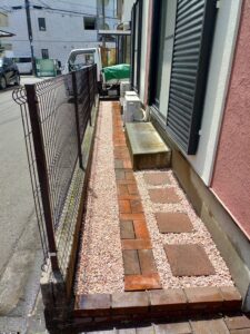 2026年相模原市で施工した化粧砂利の雑草対策後の写真